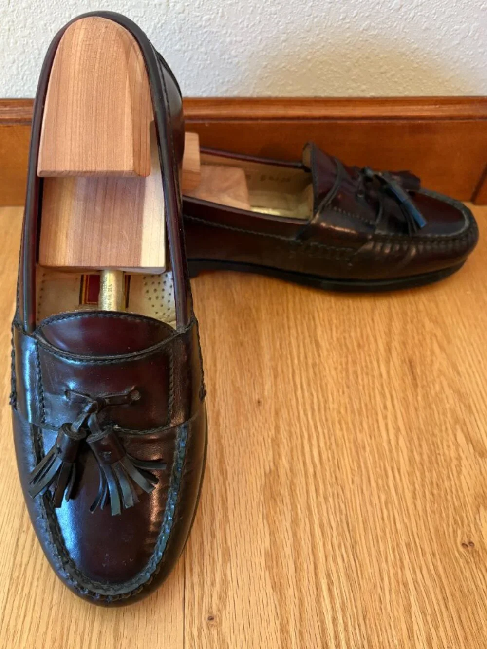 Cole Haan City Pinch Tassel Loafers Burgundy Leather Size 7 1/2 D Classic Preppy